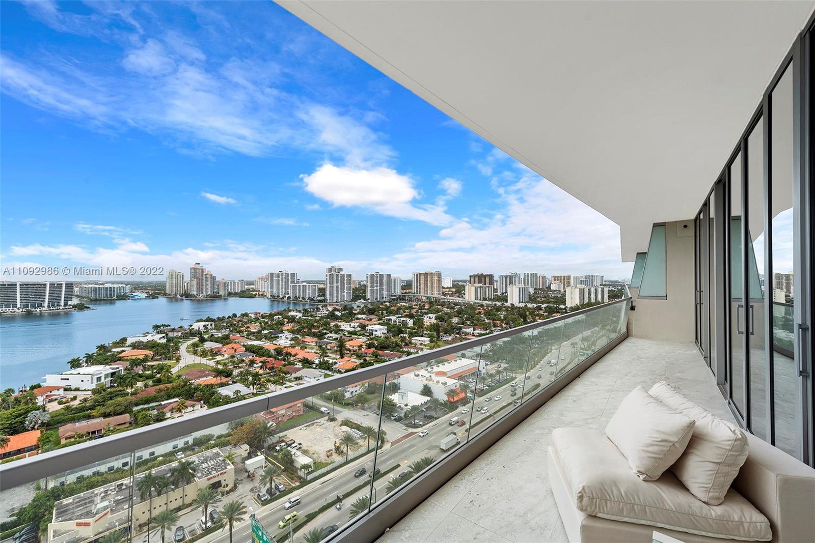 TURNBERRY OCEAN CLUB - Residential