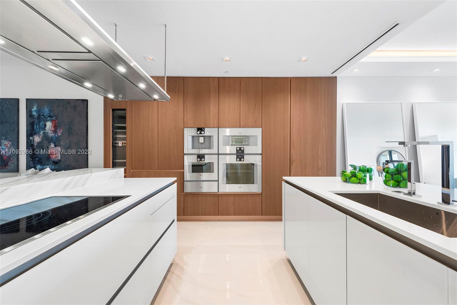 TURNBERRY OCEAN CLUB - Residential