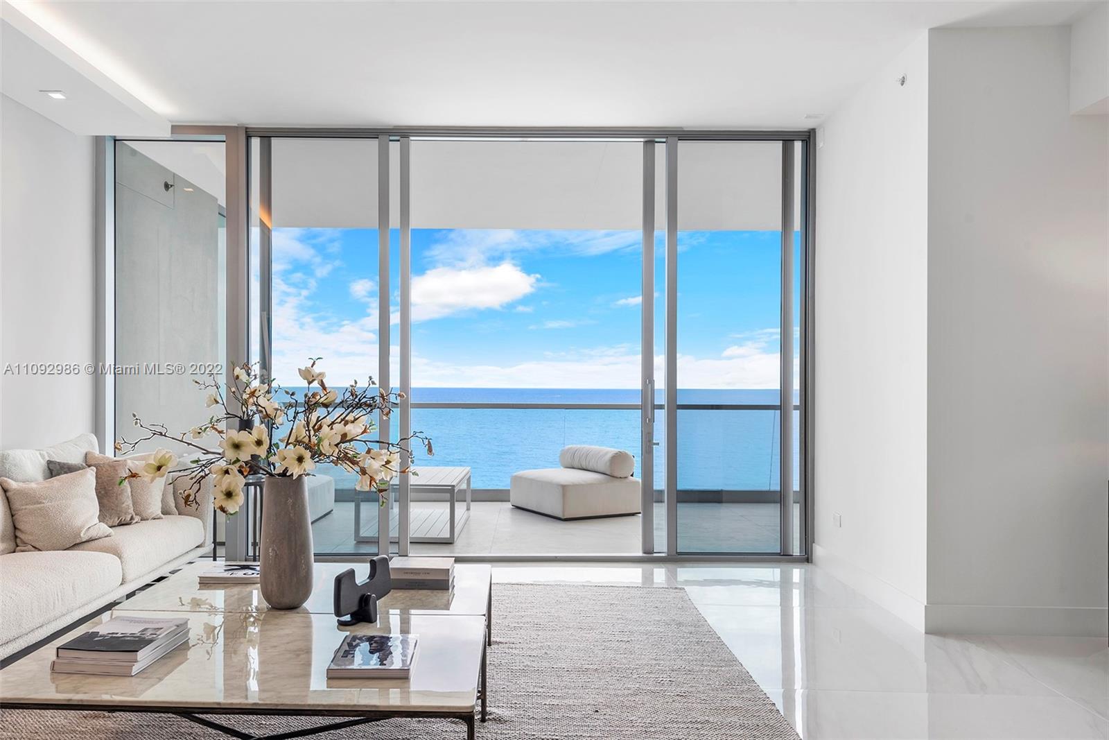 TURNBERRY OCEAN CLUB - Residential