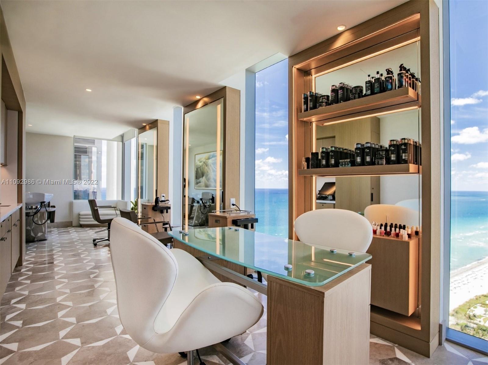 TURNBERRY OCEAN CLUB - Residential