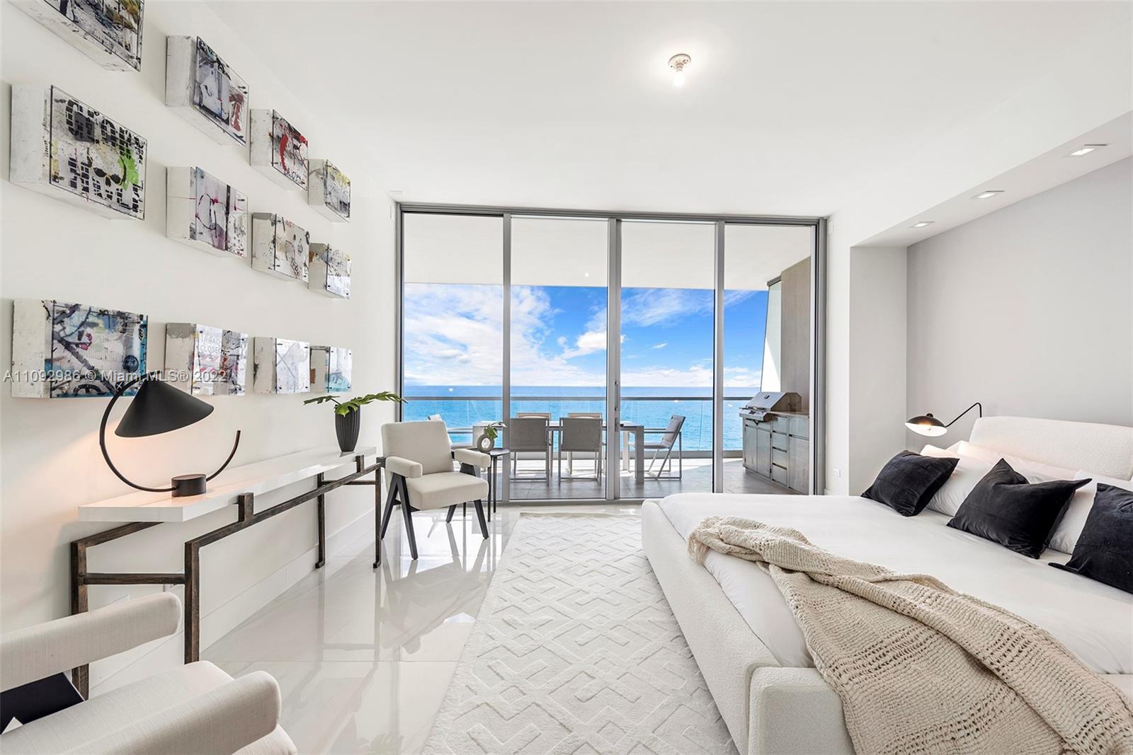 TURNBERRY OCEAN CLUB - Residential