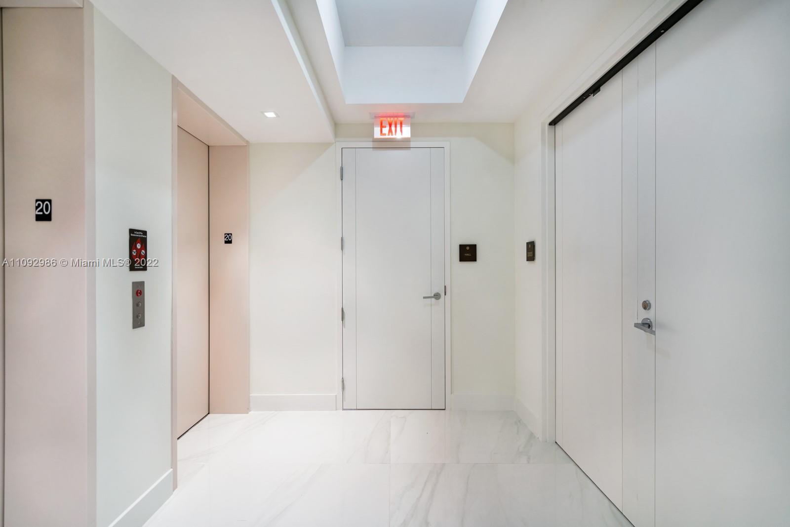 TURNBERRY OCEAN CLUB - Residential