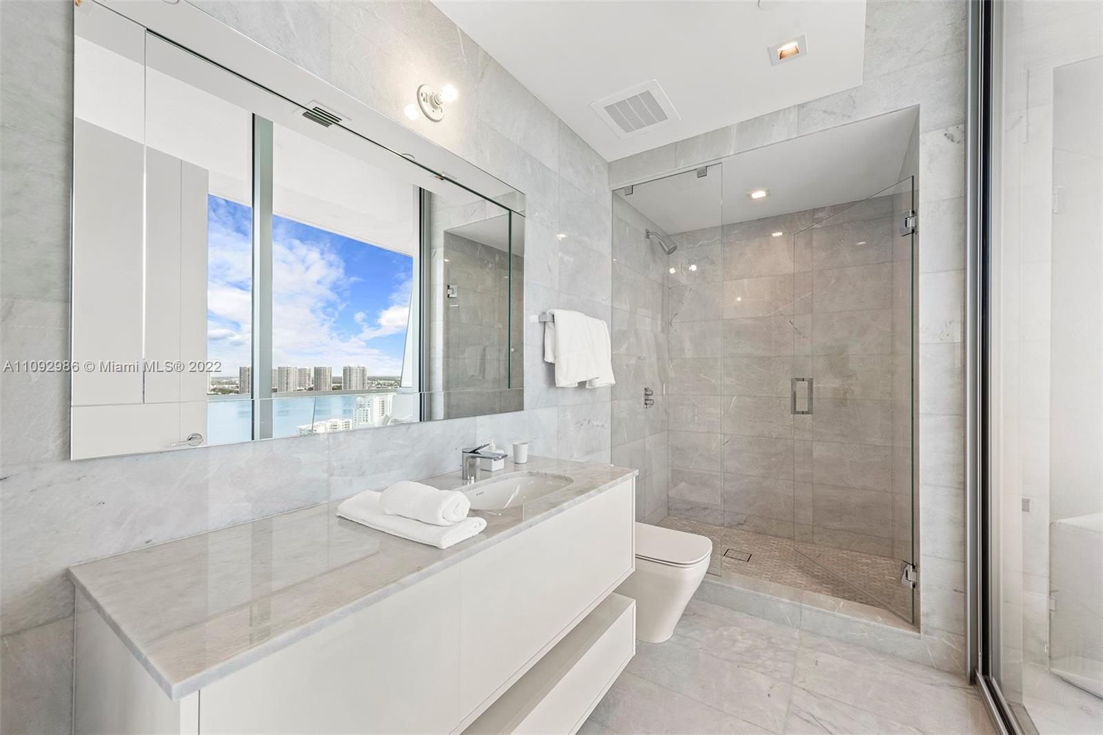 TURNBERRY OCEAN CLUB - Residential