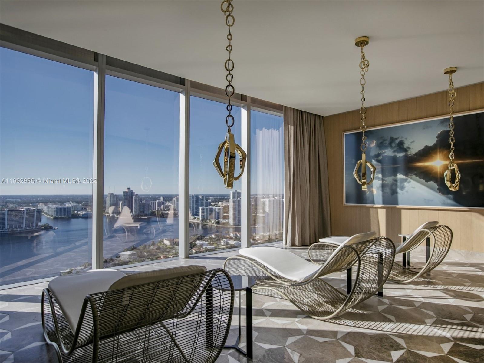 TURNBERRY OCEAN CLUB - Residential