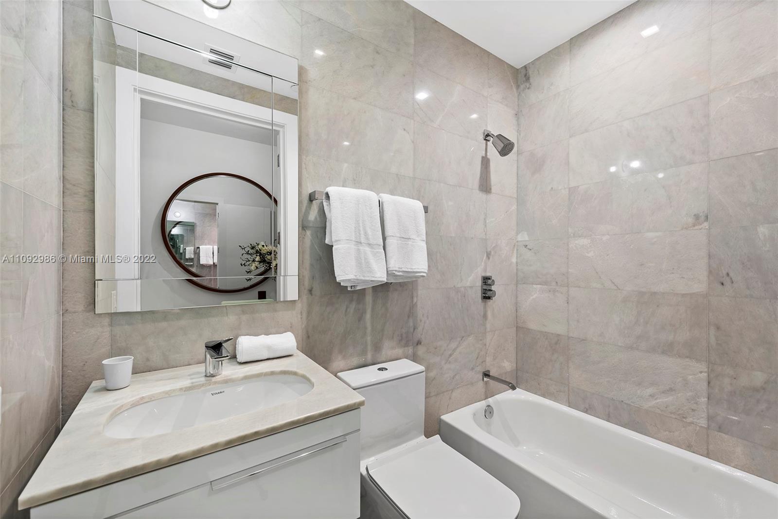 TURNBERRY OCEAN CLUB - Residential