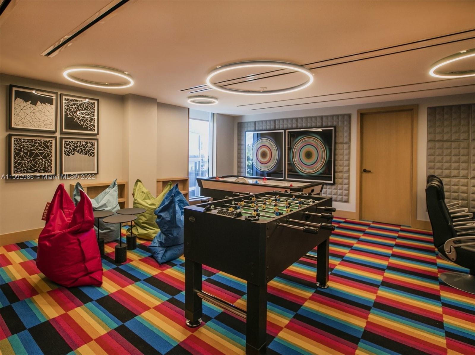 TURNBERRY OCEAN CLUB - Residential