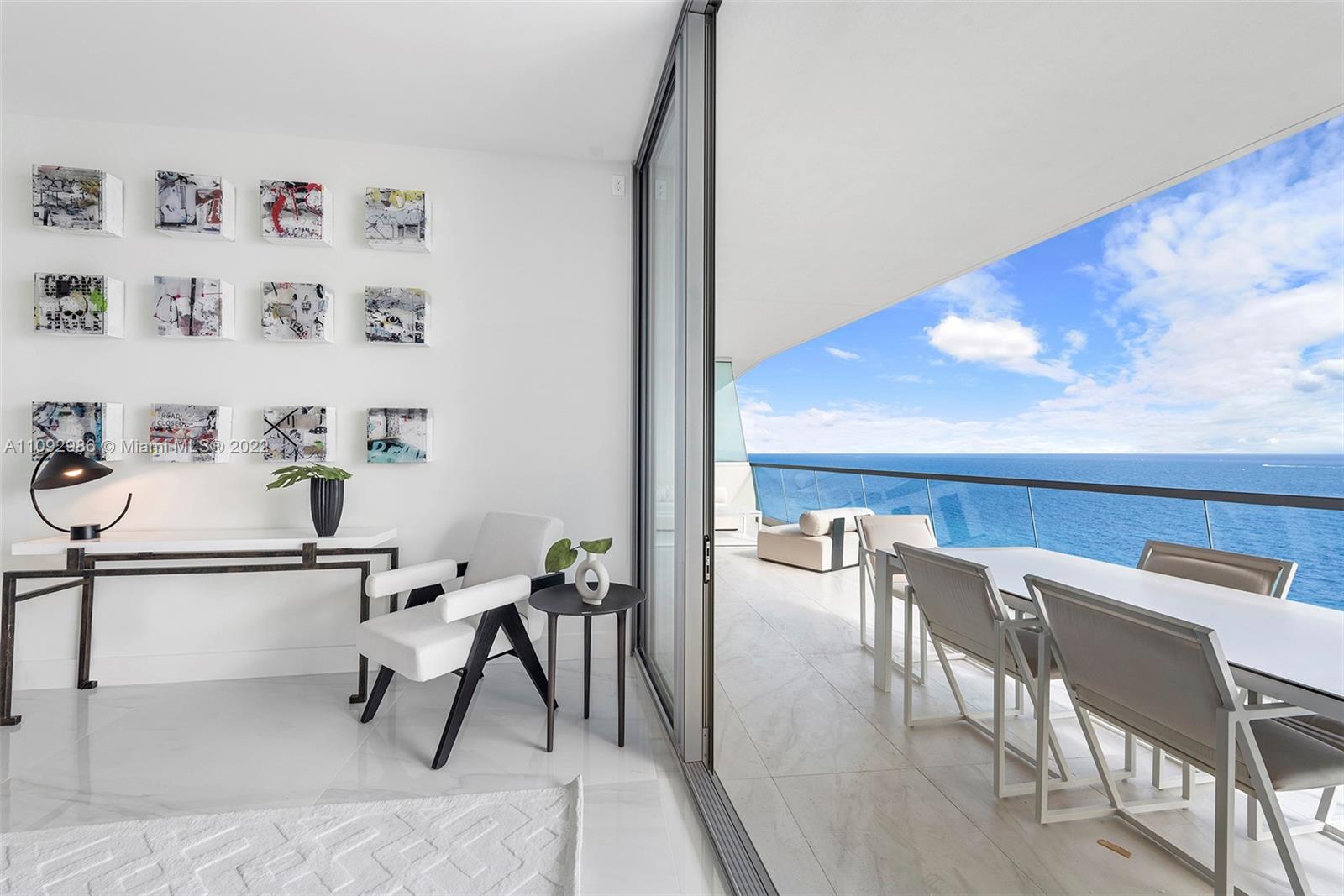 TURNBERRY OCEAN CLUB - Residential