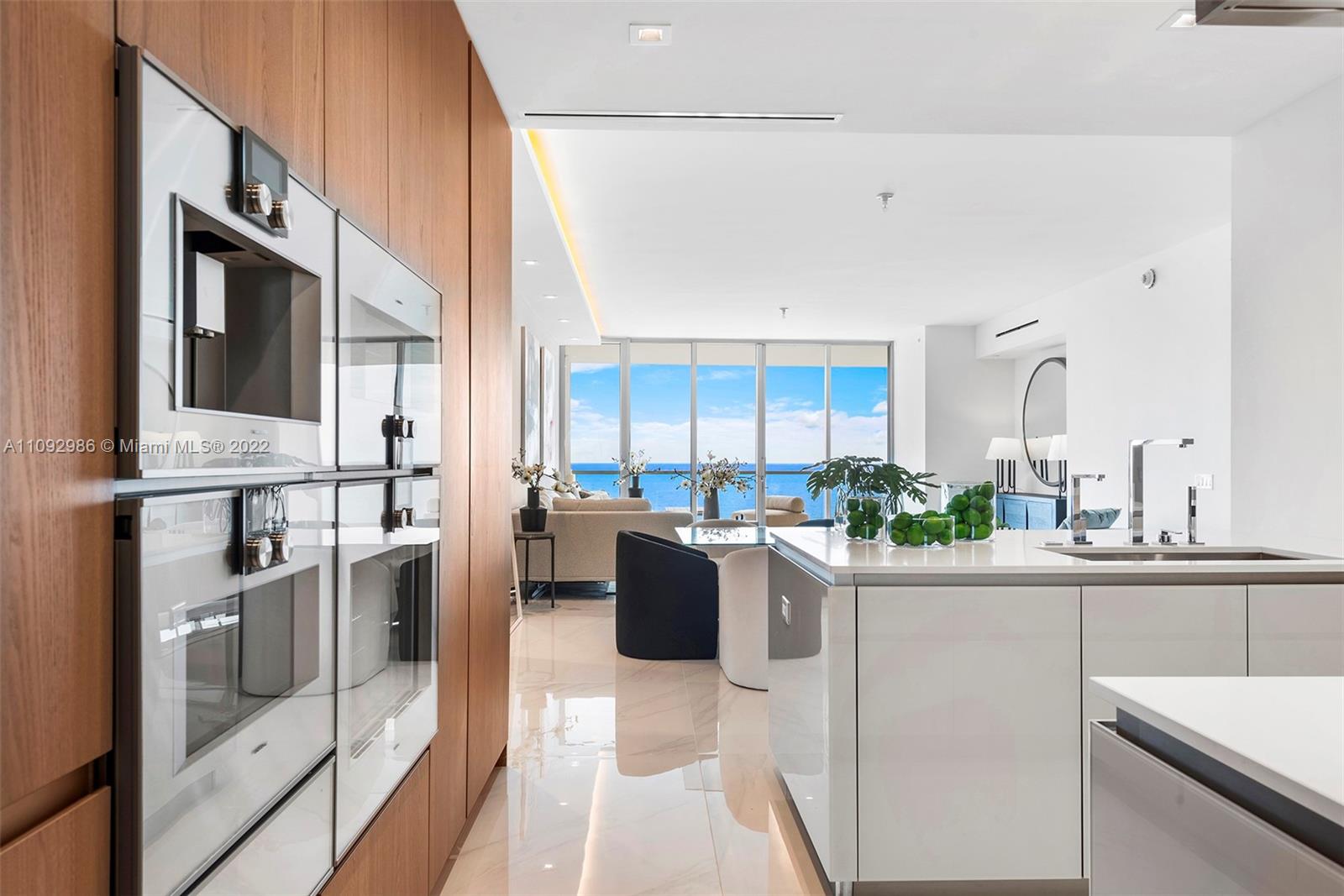 TURNBERRY OCEAN CLUB - Residential