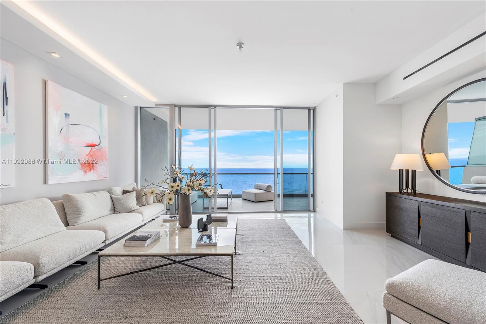 TURNBERRY OCEAN CLUB - Residential