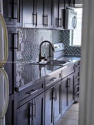 FLORIDIAN ARMS CONDO - Residential