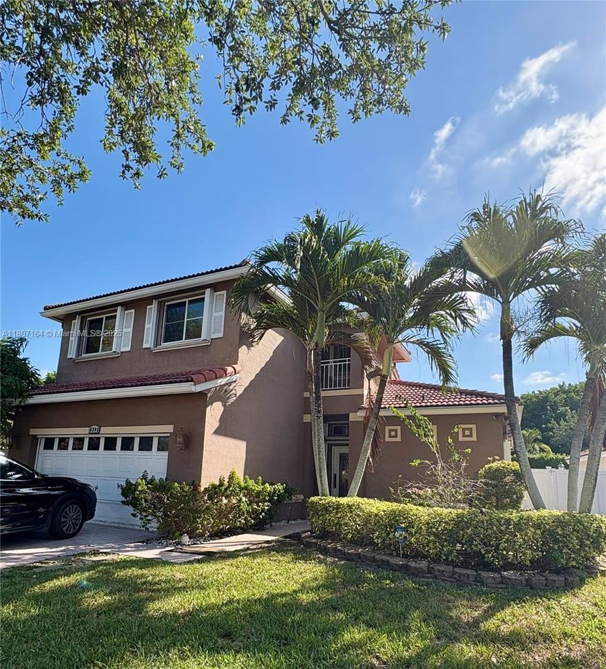 Beautiful Pool home in Huntington at Biscayne. Spacious 3 bedroom 2.5 baths, big kitchen, family room, marble floors, sherry wood floors upstairs, state of the art lighting and many updates around the house, remodeled bathrooms, 2 car garage, new air conditioning system, washer and dryer. No neighbors in the back, very private, renovated pool, and travertine pool deck. Great community close to expressways, restaurants and stores.