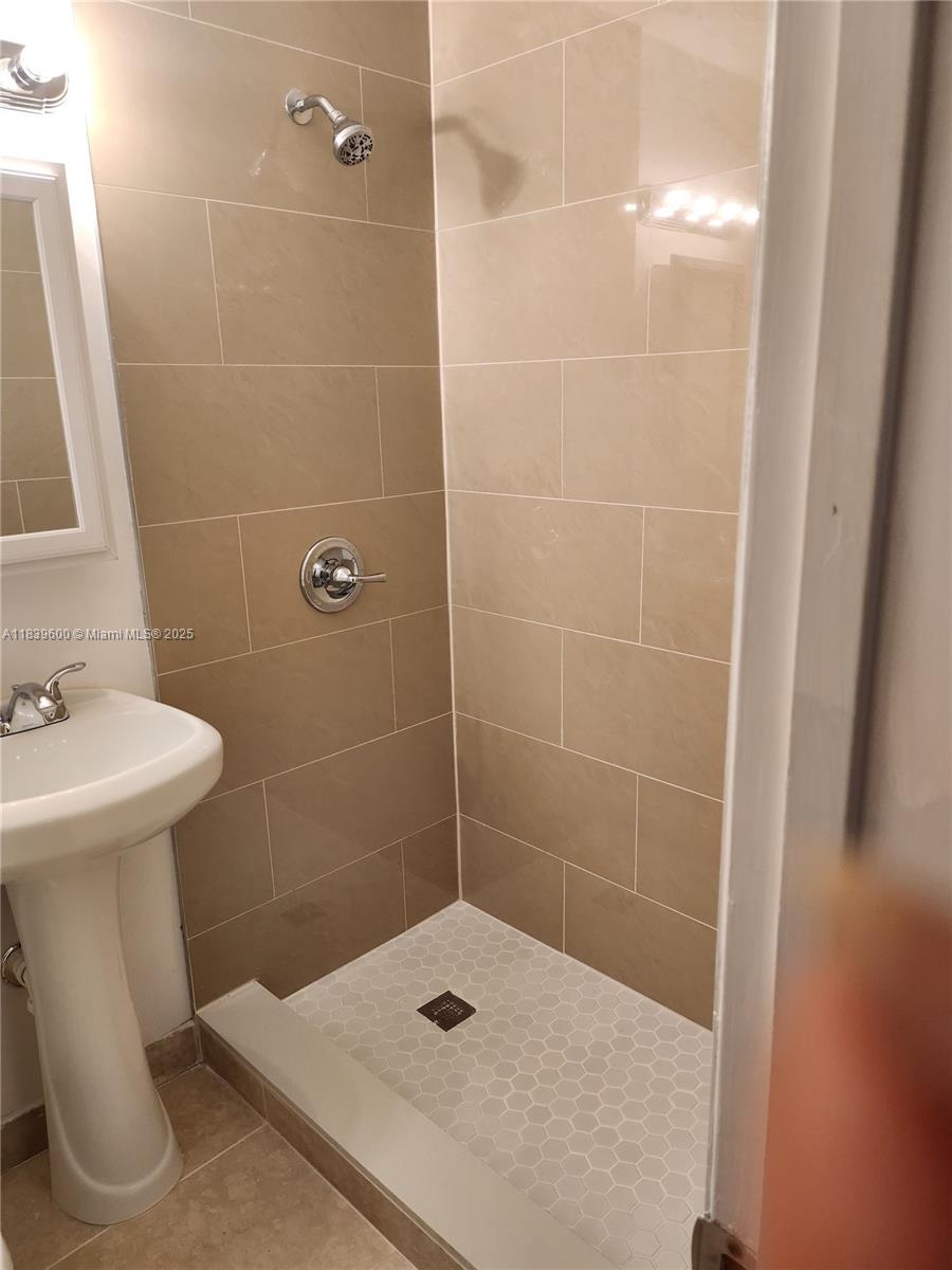 SEVILLA CONDO - Residential