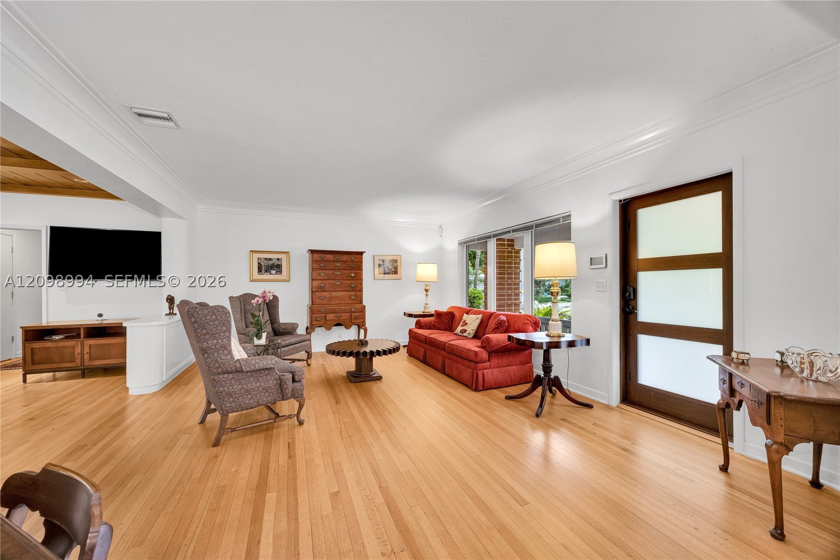 1245 Algardi Ave, Coral Gables, FL, 33146/$2,495,000 4 1245 Algardi Ave