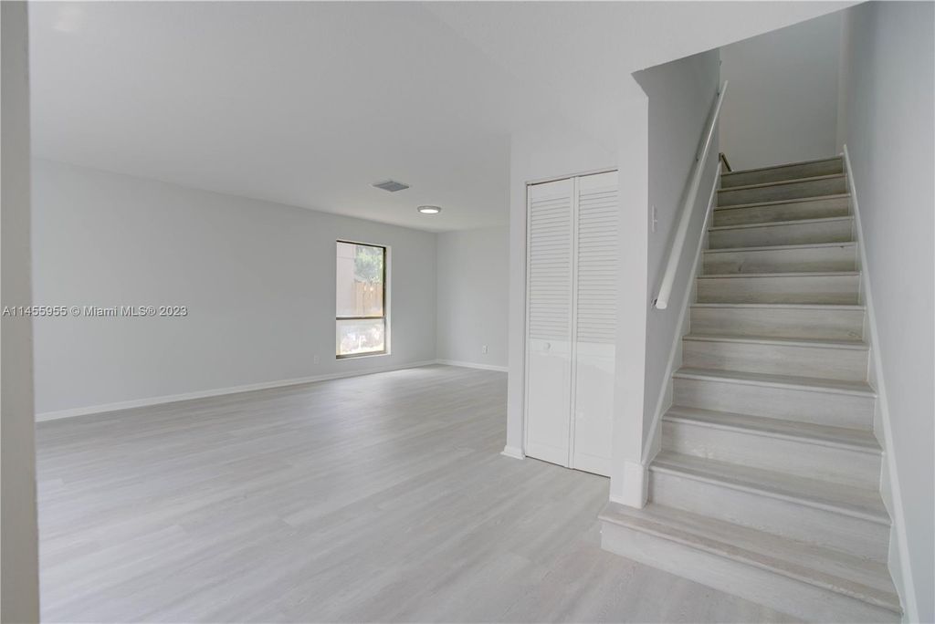 Photo of 414 Sandtree Dr, Palm Beach Gardens, FL 33403 (MLS # A11455955)