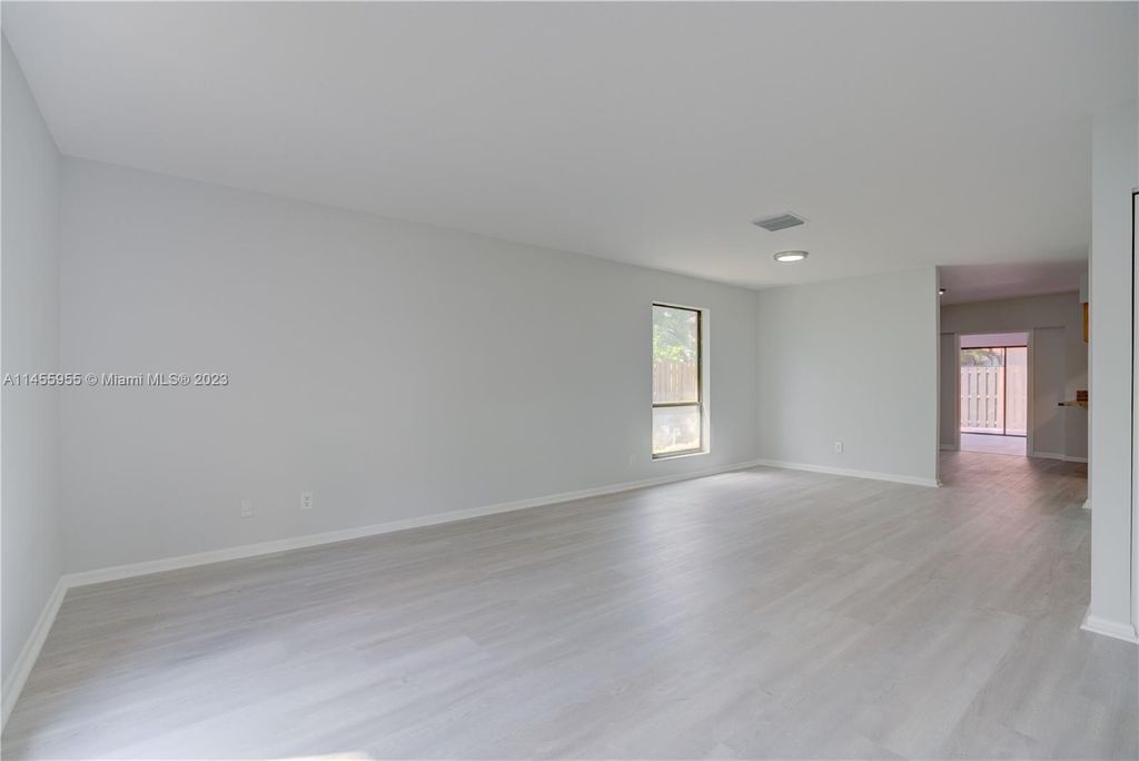 Photo of 414 Sandtree Dr, Palm Beach Gardens, FL 33403 (MLS # A11455955)