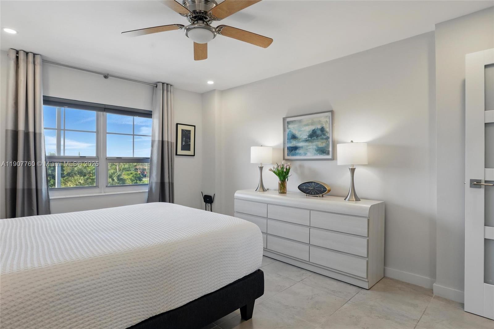 CORAL LAKE TOWER CONDO - Residential