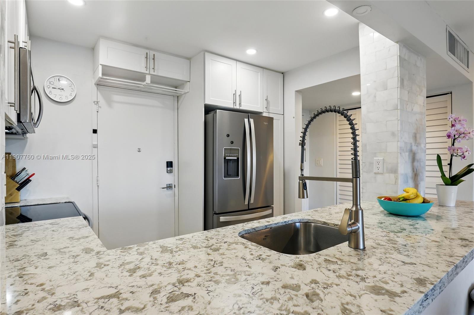 CORAL LAKE TOWER CONDO - Residential