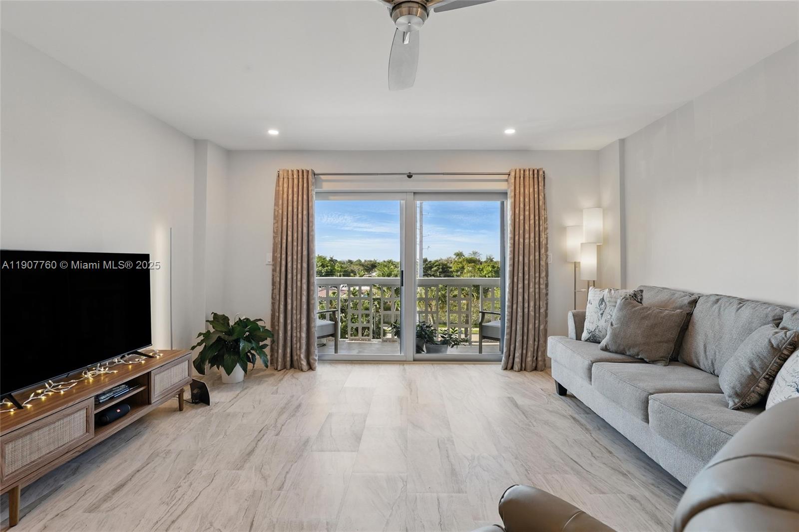 CORAL LAKE TOWER CONDO - Residential