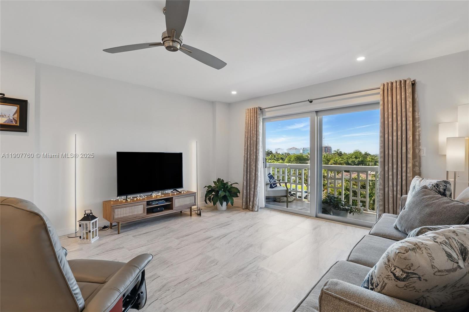 CORAL LAKE TOWER CONDO - Residential