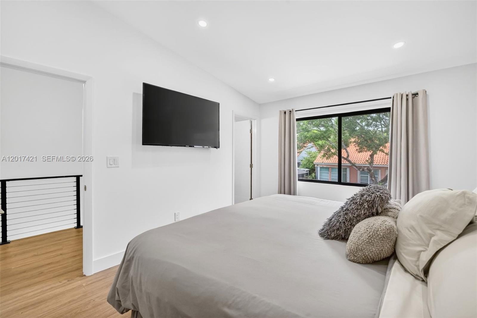 HOLLYWOOD GARDENS - Residential