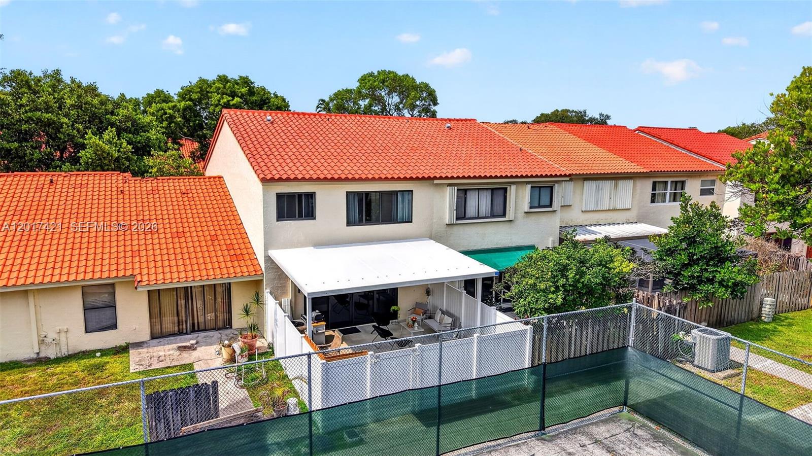 HOLLYWOOD GARDENS - Residential