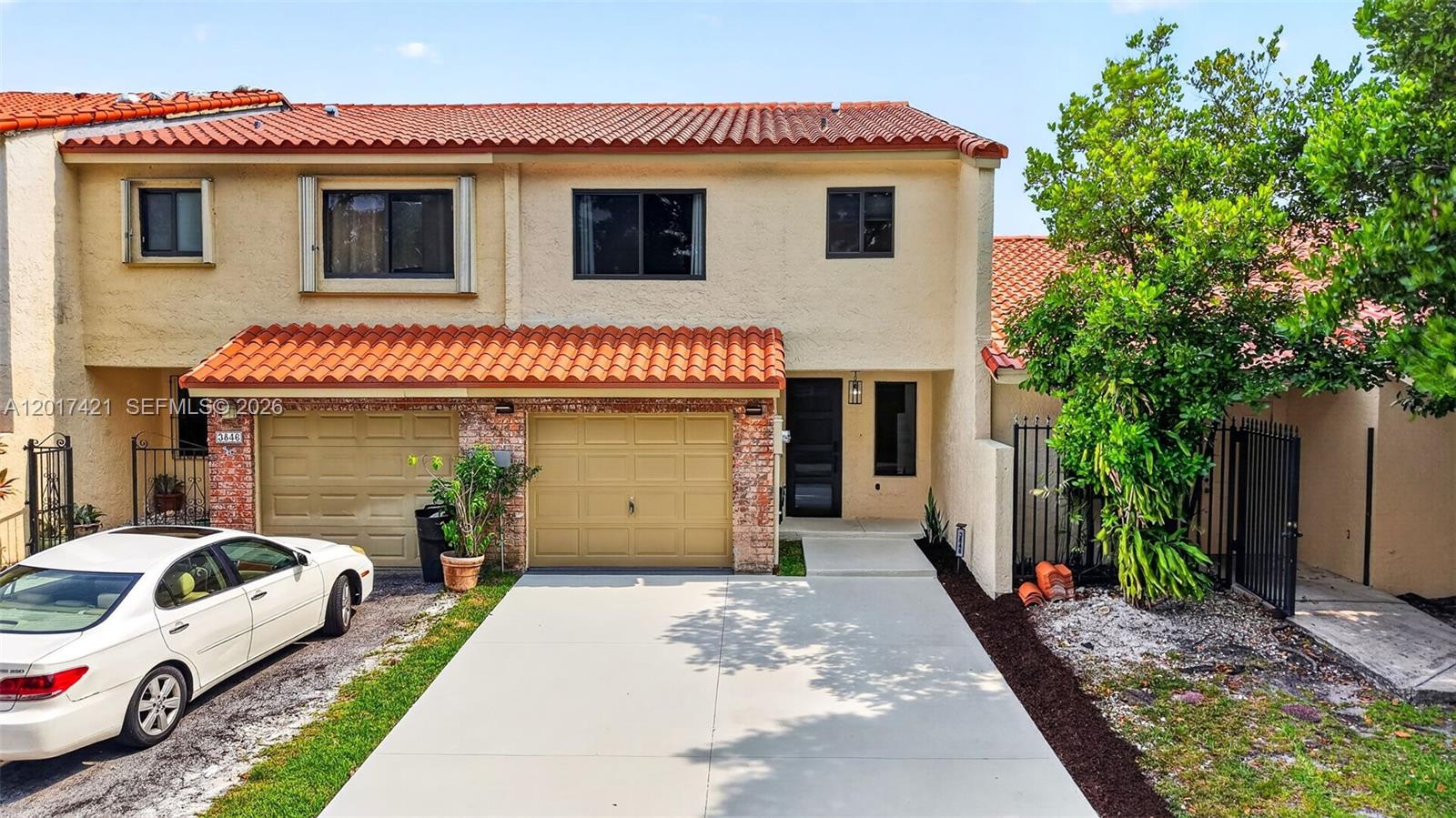 HOLLYWOOD GARDENS - Residential