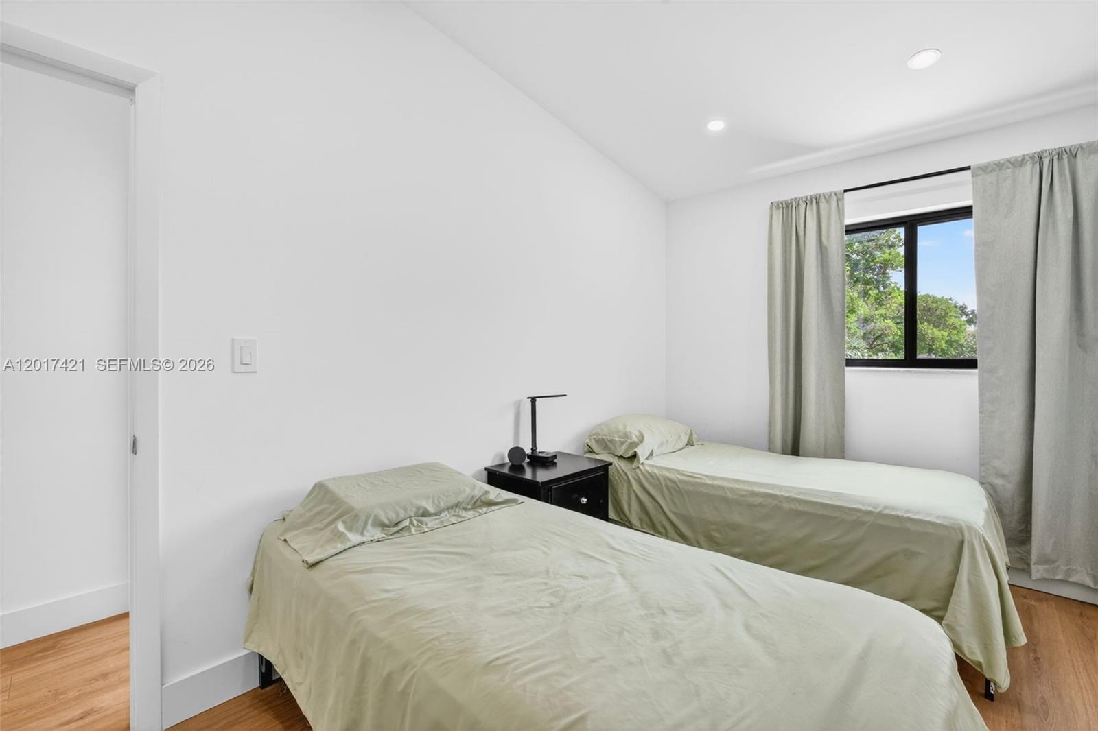 HOLLYWOOD GARDENS - Residential