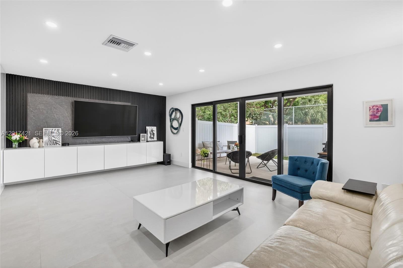 HOLLYWOOD GARDENS - Residential