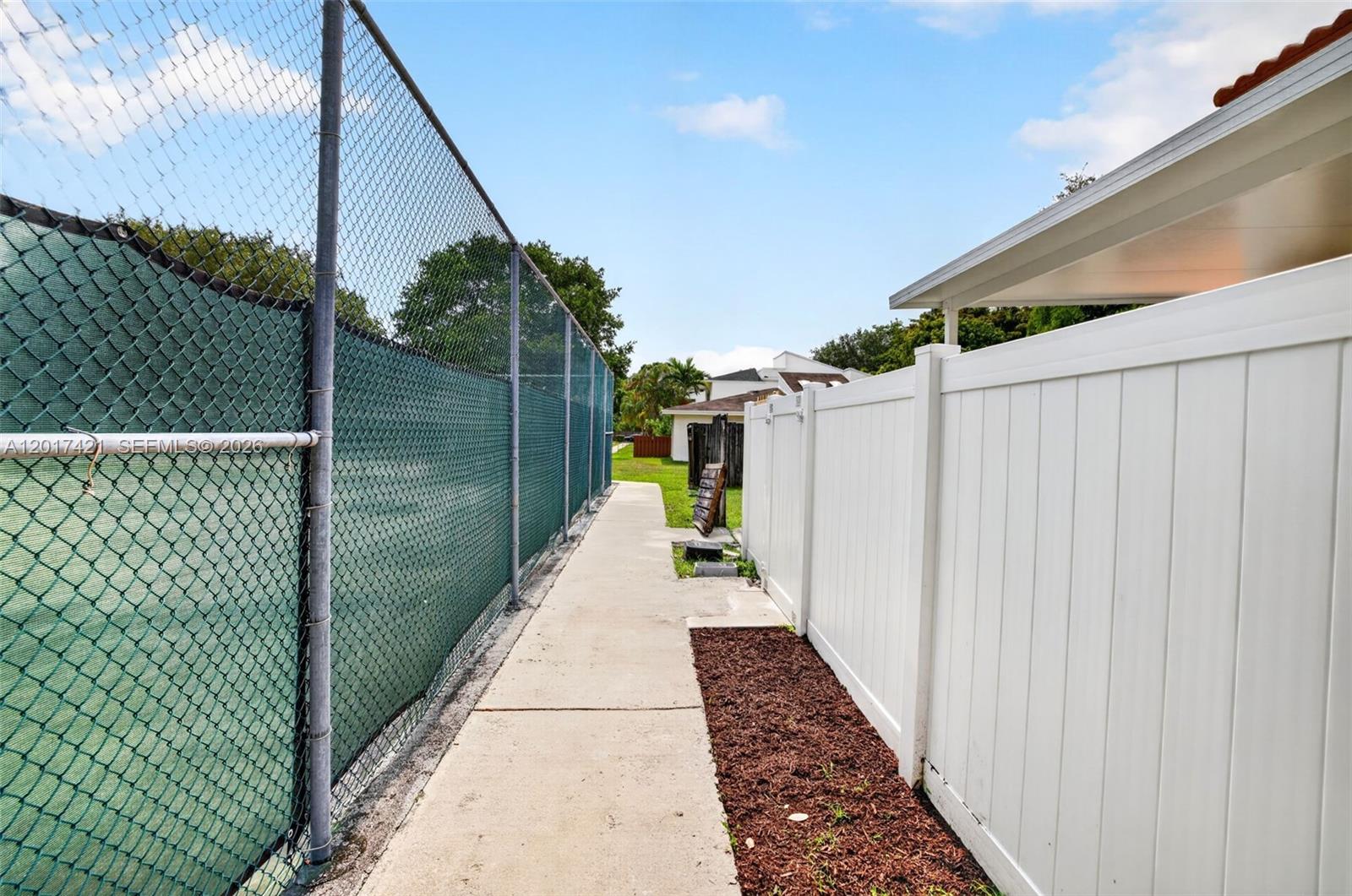 HOLLYWOOD GARDENS - Residential