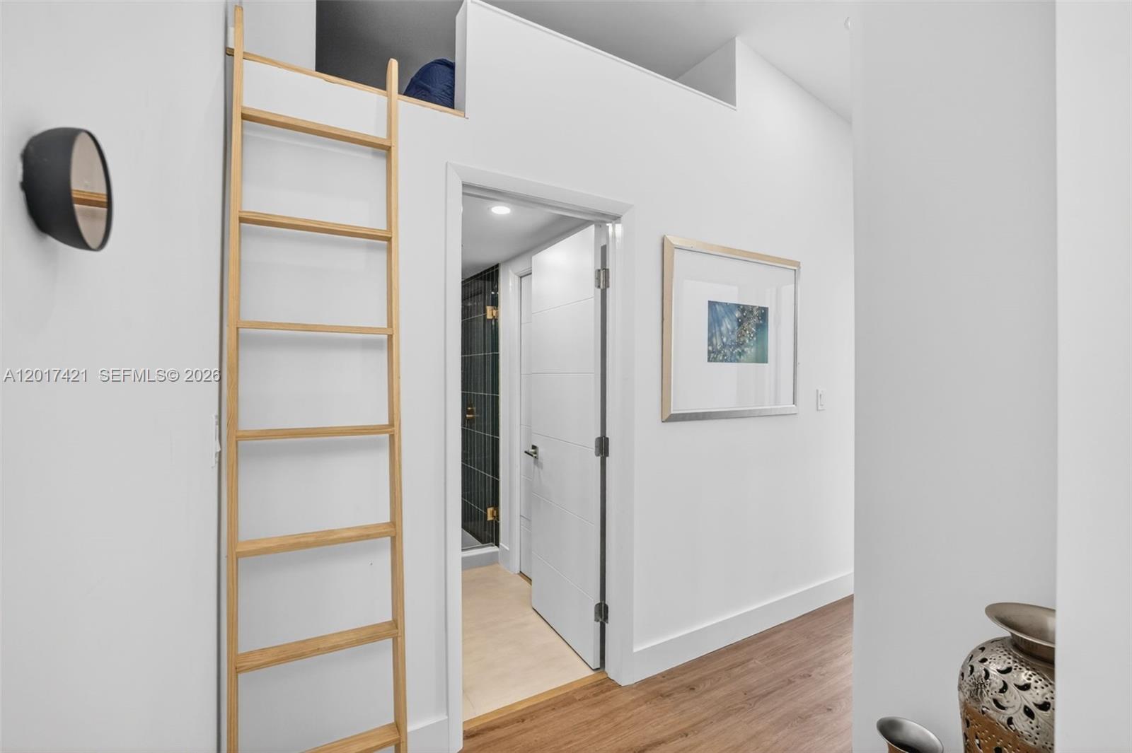 HOLLYWOOD GARDENS - Residential