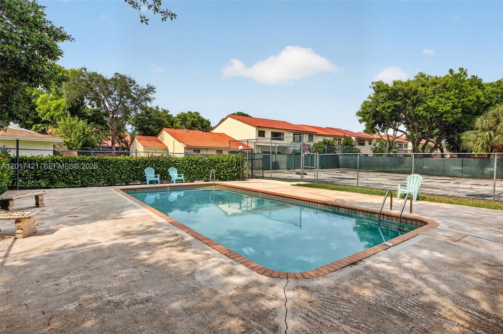 HOLLYWOOD GARDENS - Residential