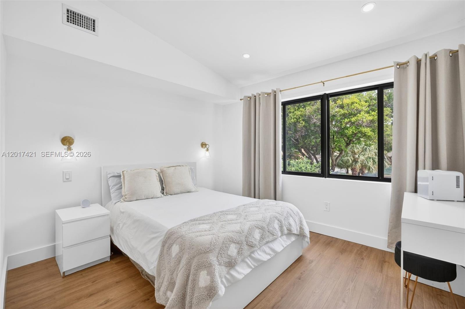 HOLLYWOOD GARDENS - Residential