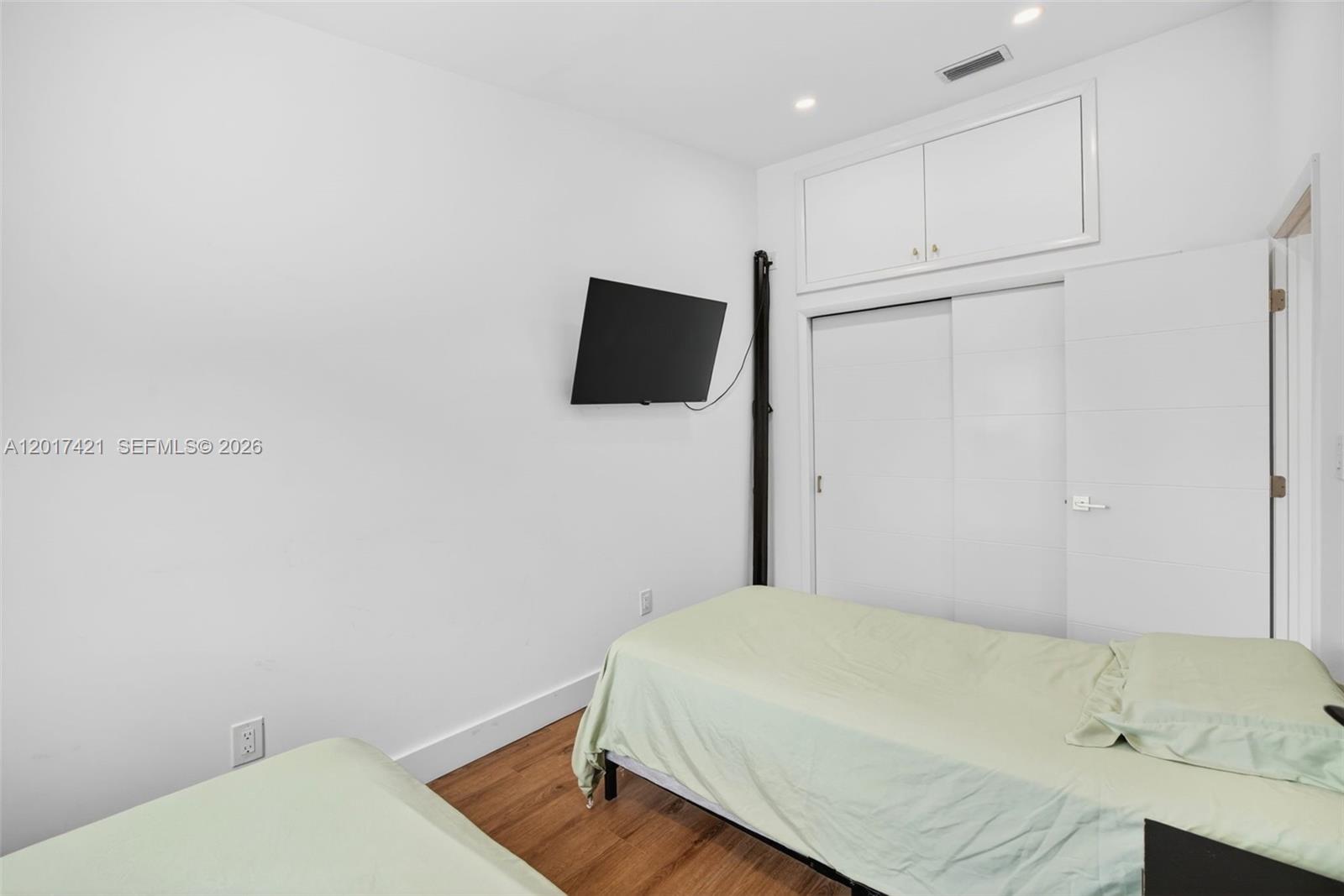 HOLLYWOOD GARDENS - Residential