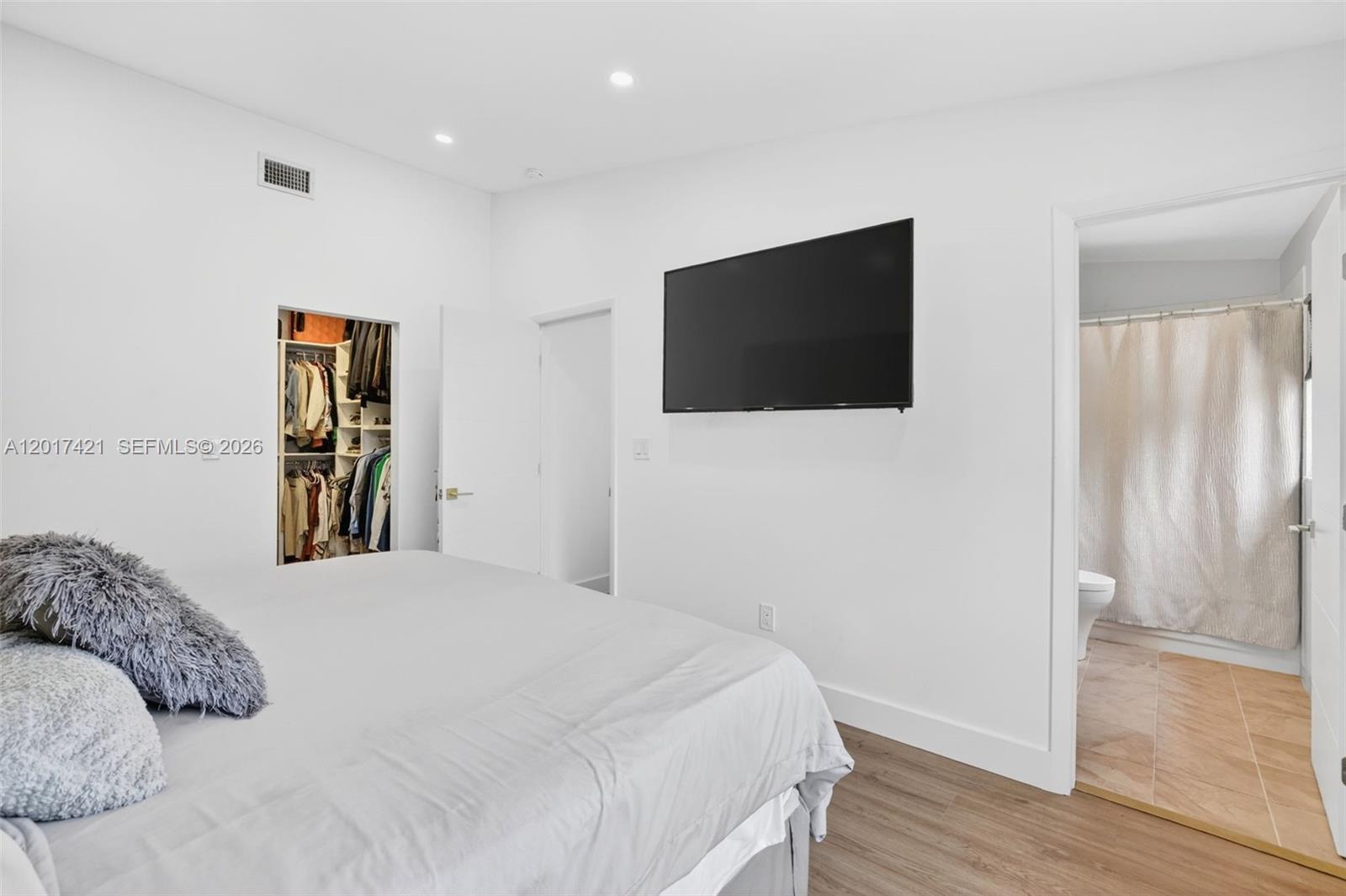 HOLLYWOOD GARDENS - Residential