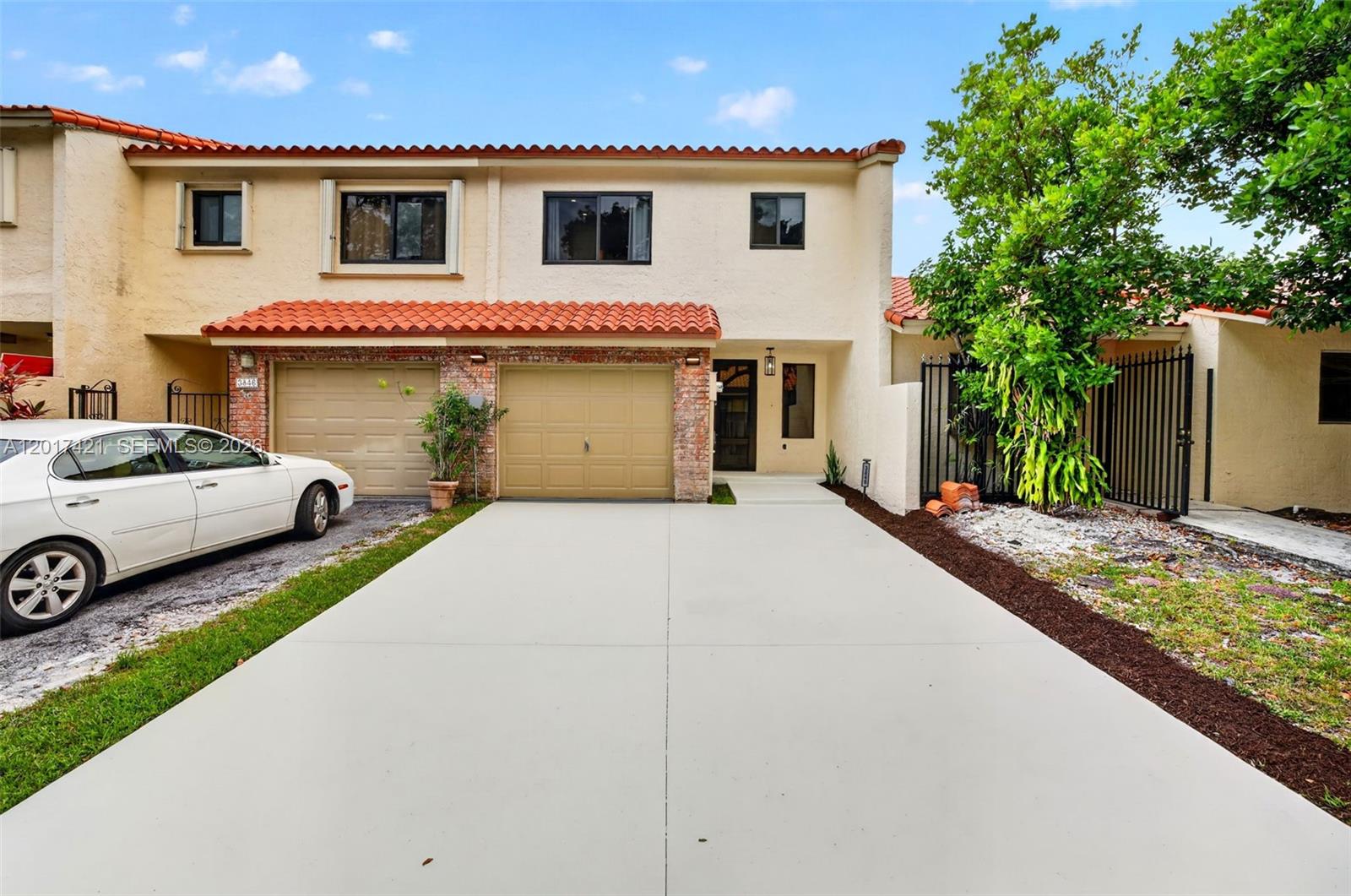 HOLLYWOOD GARDENS - Residential