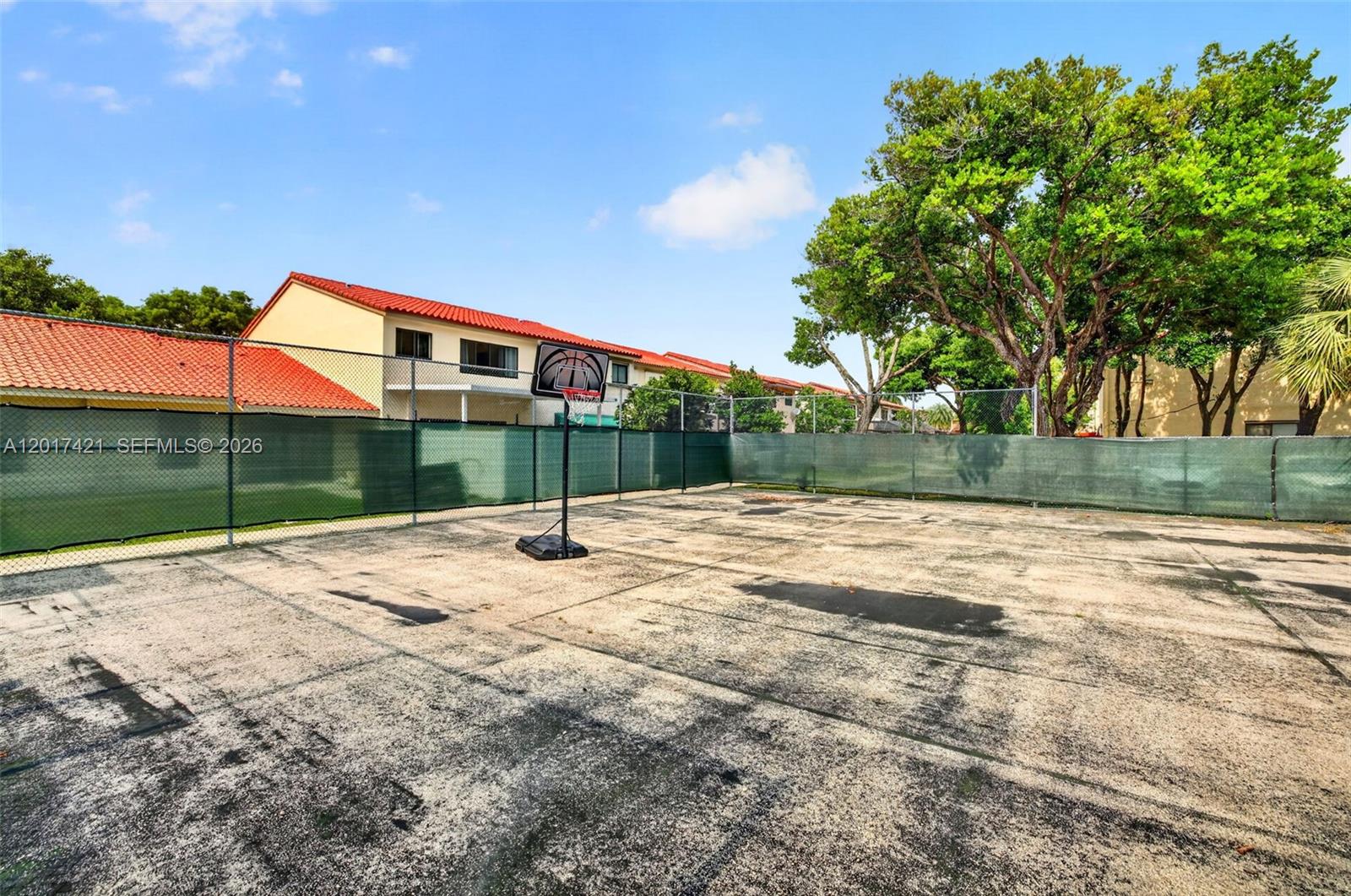 HOLLYWOOD GARDENS - Residential