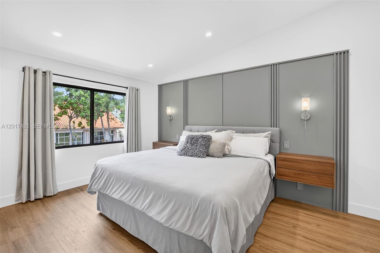 HOLLYWOOD GARDENS - Residential