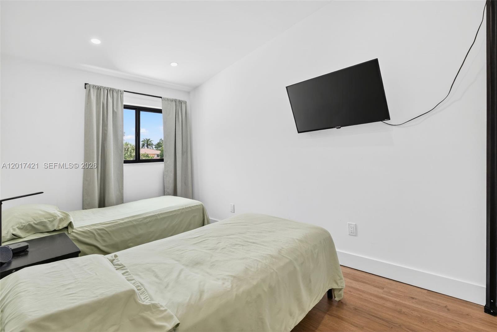 HOLLYWOOD GARDENS - Residential
