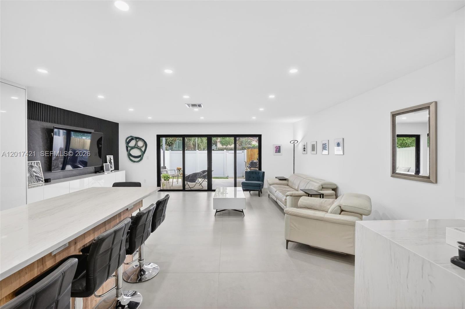 HOLLYWOOD GARDENS - Residential