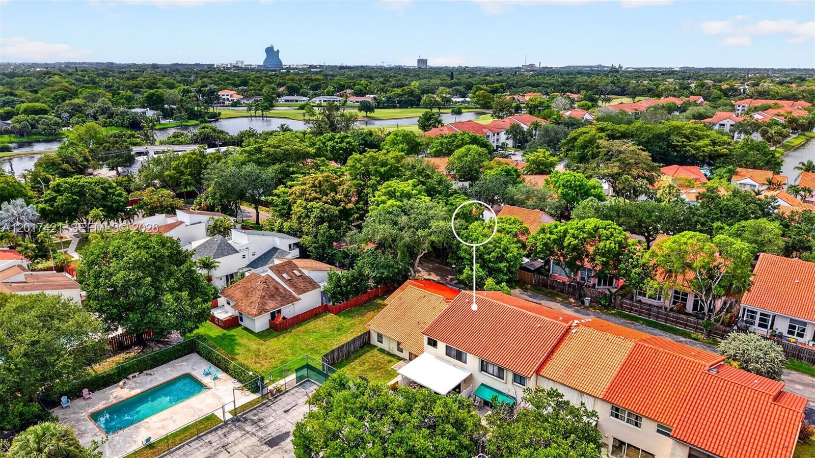 HOLLYWOOD GARDENS - Residential