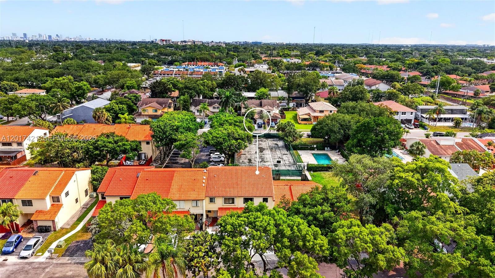HOLLYWOOD GARDENS - Residential