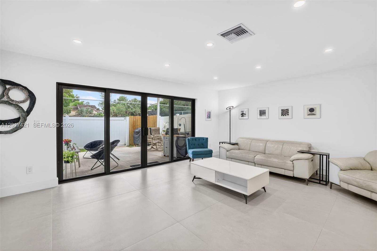 HOLLYWOOD GARDENS - Residential