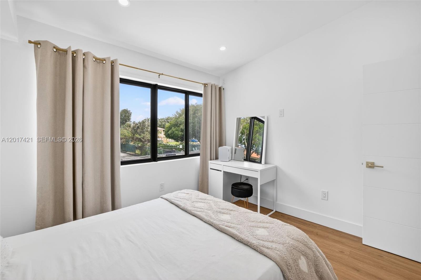 HOLLYWOOD GARDENS - Residential