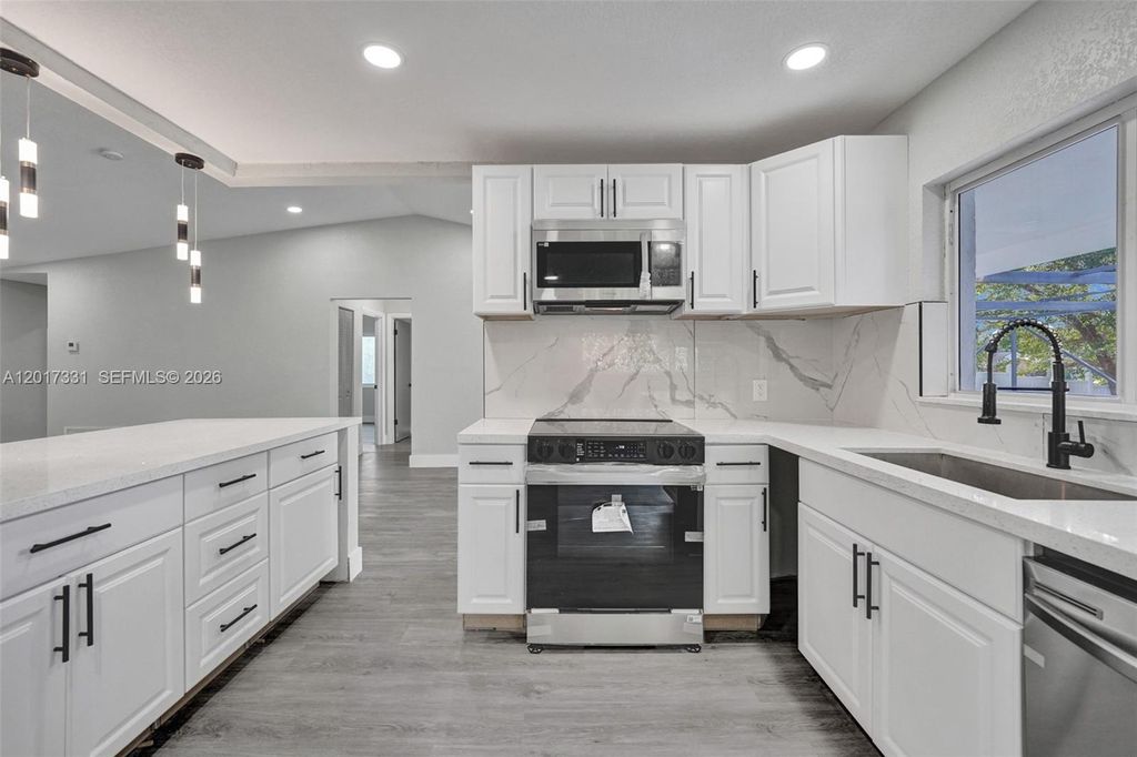 Photo of 8400 NW 7th St, Pembroke Pines, FL 33024 (MLS # A12017331)