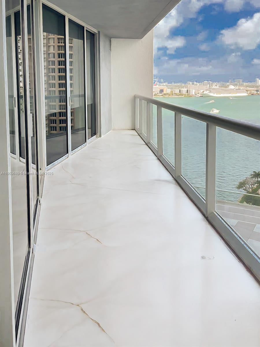 ICONBRICKELL CONDO NO 1 - Residential Lease