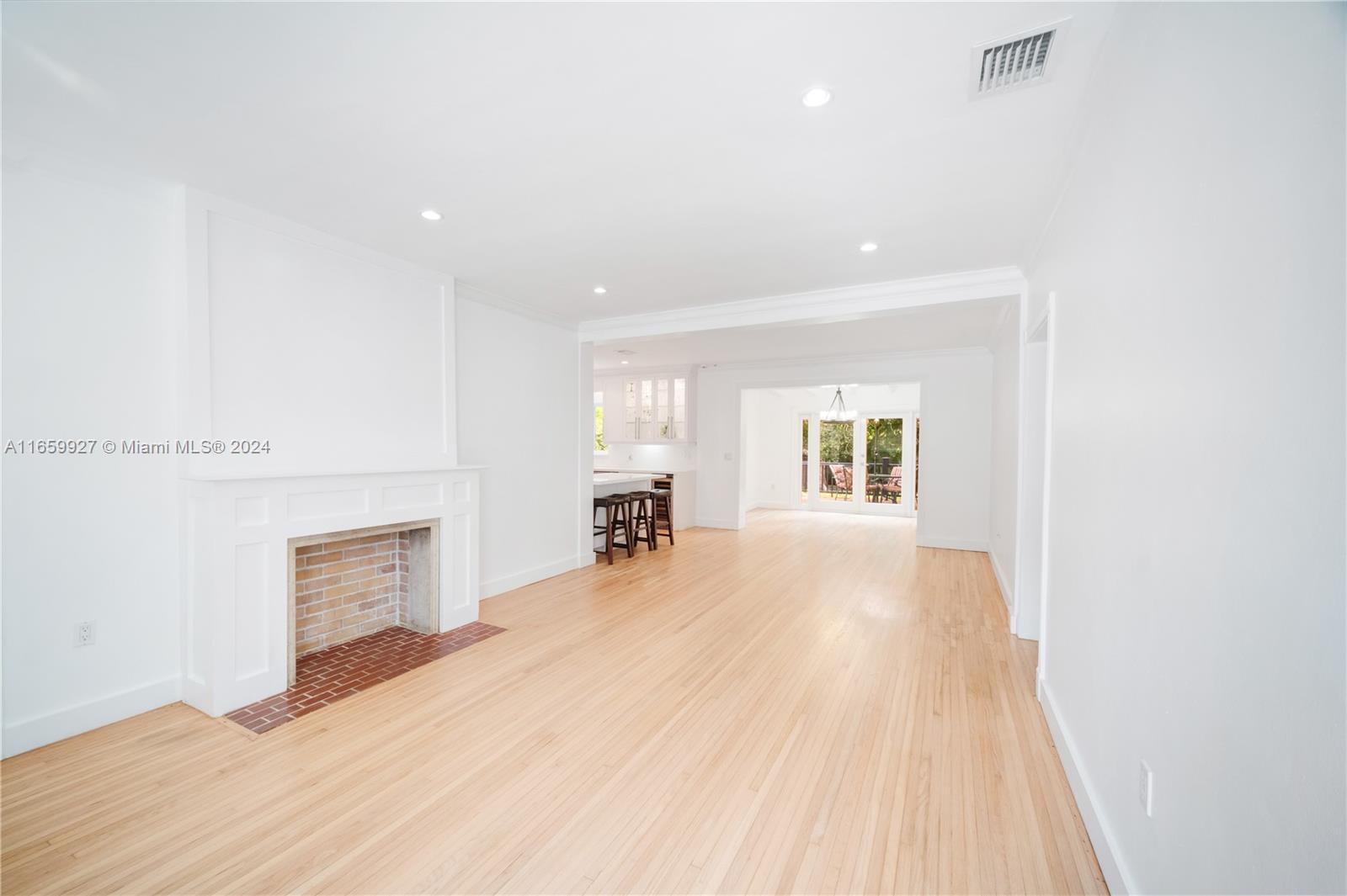 BRICKELL ESTATES - Residential Lease