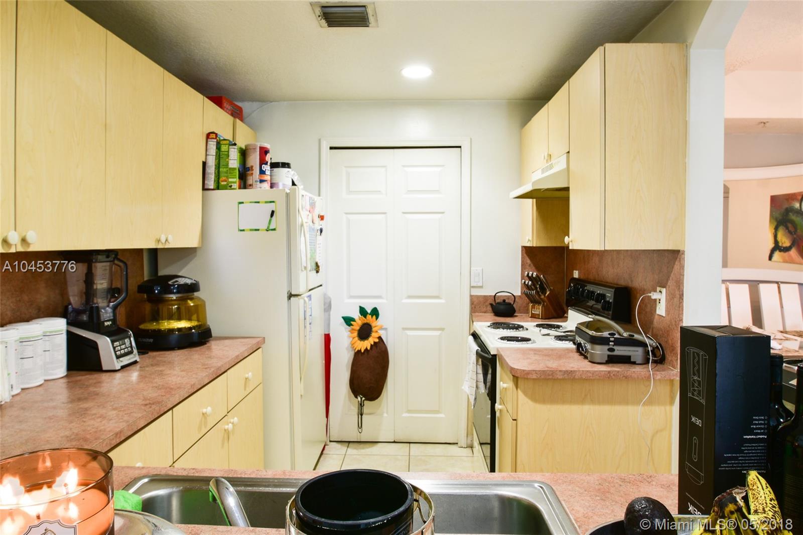 THE COURTS AT DORAL ISLES - Residential Lease