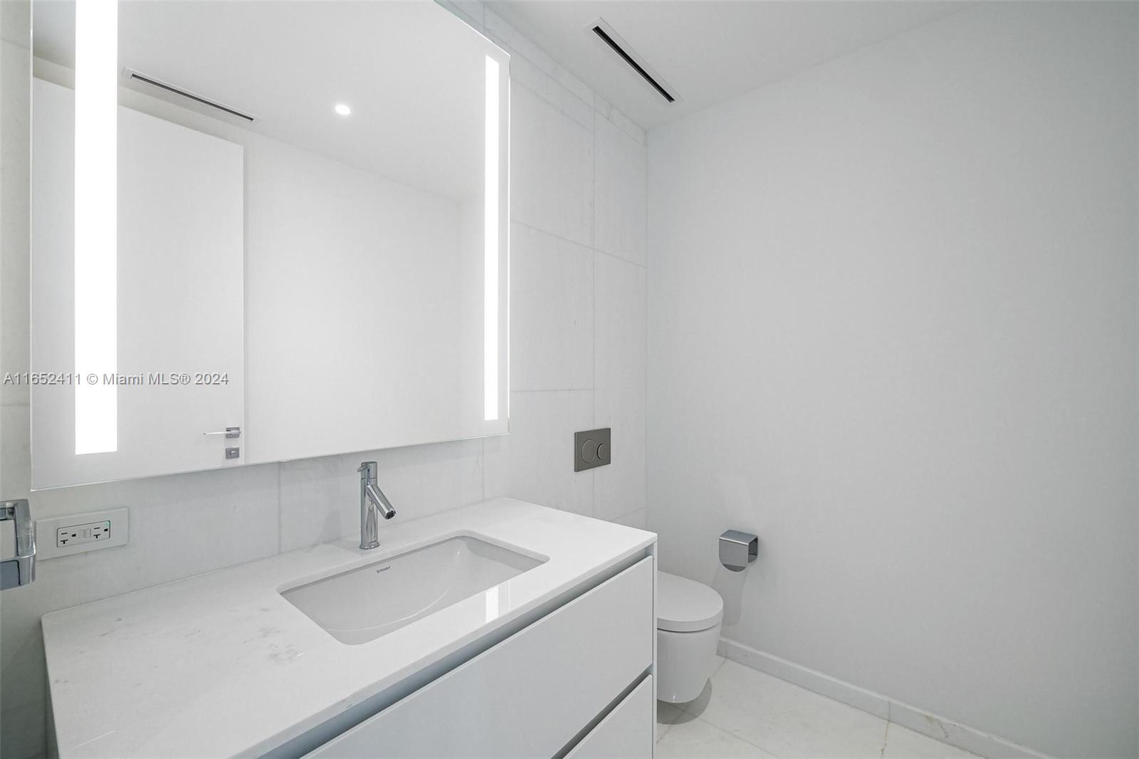 300 Biscayne Blvd 2906, Miami, Broward County, Florida - 2 Bedrooms  
3 Bathrooms - 