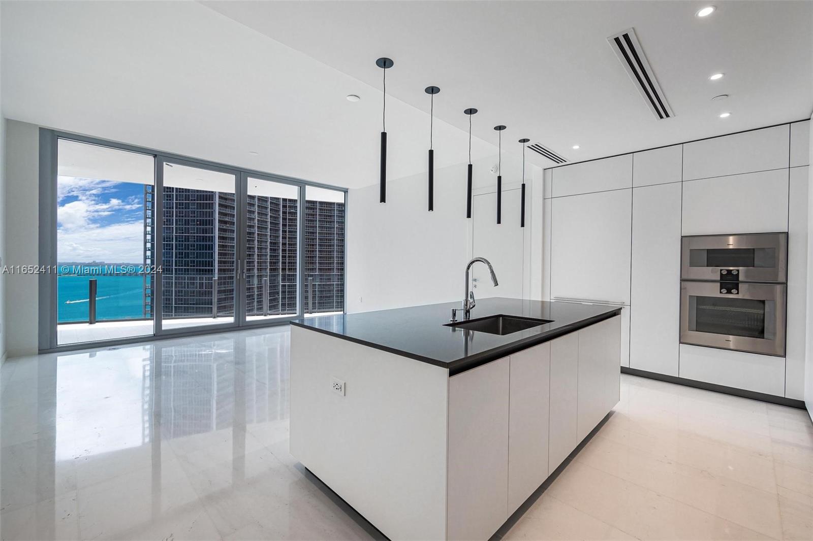 ASTON MARTIN - Residential