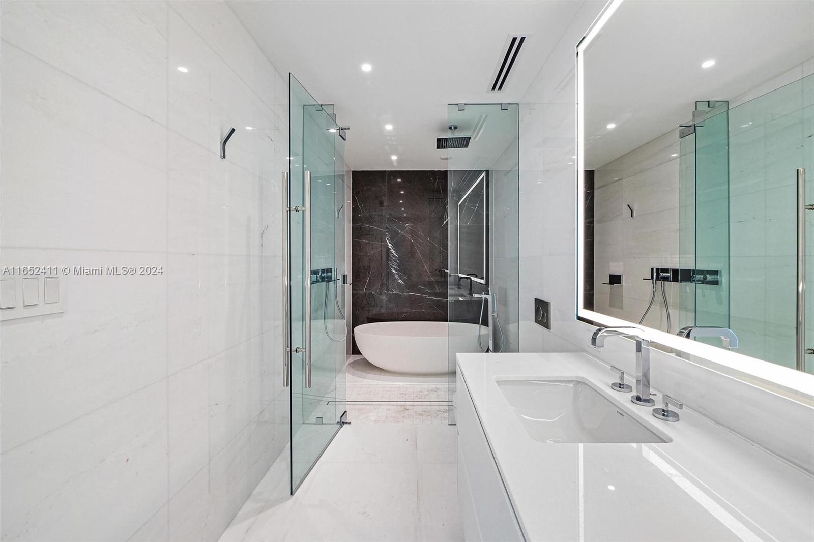 ASTON MARTIN - Residential